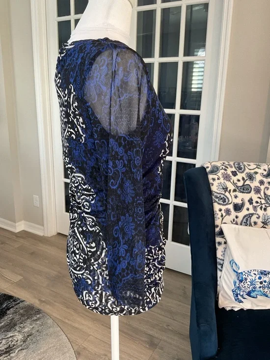 INC International Concepts Medallion Print Mesh V-Neck Top - Size Medium - Picture 6 of 11